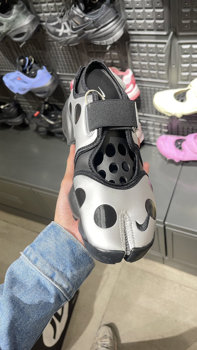 chillingurls's tweet photo. Pecinta polkaaa merapattt

ciwi manaa nih yang punya wishlist sepatu inii👀 https://t.co/9HsFwHeoLe