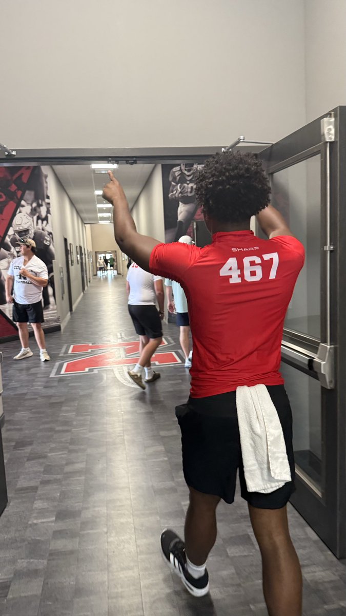 DJkellyjr13's tweet photo. Thankful for a very successful Camp receiving great feedback from 3 major D1 schools and 2 personal invite to @MeanGreenFB and @HindsCC_FB I love learning and playing QB. Now on the Radar of 5 schools after this camp.  🙏🏾 @JaceLejeune @GridironFootbal @QBUniverseQBU @JeffHecklinski