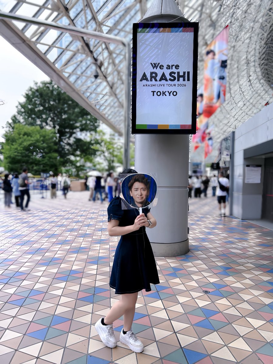 lyv75n's tweet photo. ~君と僕の見ている風景~、人生で初めて参戦したライブ、当時7歳。あの日から今日まで嵐と共に過ごしてきて辛い時も嬉しい時もいつも嵐に支えられてた。またいつか会う時まで私も胸の中に5色の宝石を思い出と共に宝物箱に閉じ込めておくよ🥲
数えきれない景色をありがとう🩷
 #WeareARASHI #ARASHI https://t.co/sgxf6sP8vM