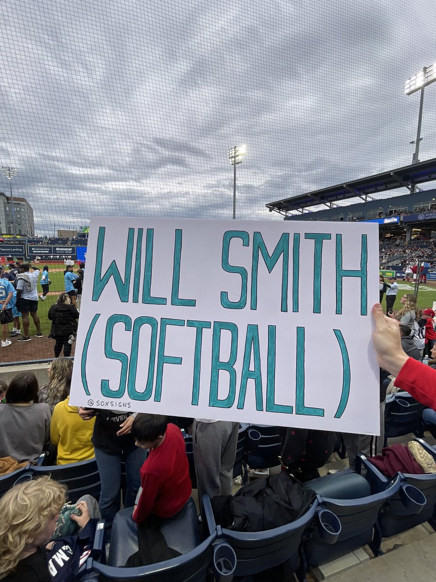 madshockey271's tweet photo. smitty laughing at our sign today https://t.co/Wo4CWKjO3r