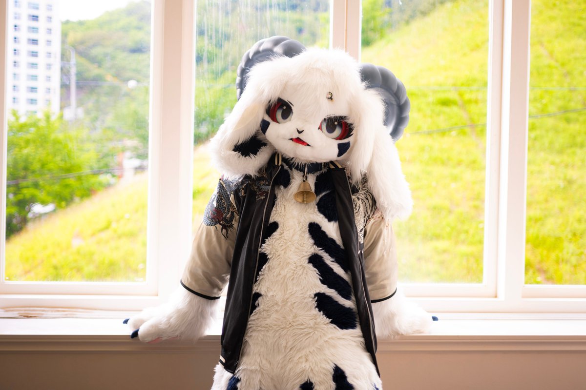 DracoFenrir's tweet photo. #FursuitEveryday
요즘 날씨 화창하네~~
밖에 나가......기는 덥고..😅
시원한 까페에서 창밖 구경하기 조은날씨야!😆😆 https://t.co/DouypoMY8a