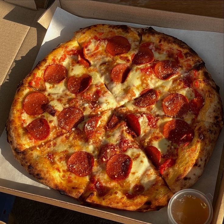 roseevelle's tweet photo. pilih salah satu gess, pizza atau burger? https://t.co/RQg9fzKIhN