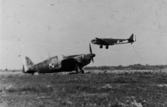 Greg_Slizewski's tweet photo. 1 VI 1940 r. podczas walki z wyprawą bombową atakującą Lyon Aleksander Gabszewicz oraz wspólnie Wieńczysław Barański i Jerzy Radomski zgłosili zestrzelenie He 111. Jednym z nich był prawdopodobnie samolot z I./KG 55, który rozbił się niedaleko Dagneux. https://t.co/rsYf1akiRe