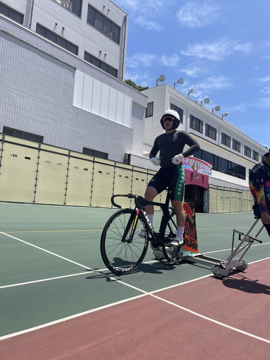 YKeirin's tweet photo. 6月1日訓練日、本日は記録会を行いました！
風が強い中、200メートルのハロンと千メートルで出し切りました🚴

#競輪　#防府　#訓練日　#記録会 https://t.co/4zNKqRHpcD