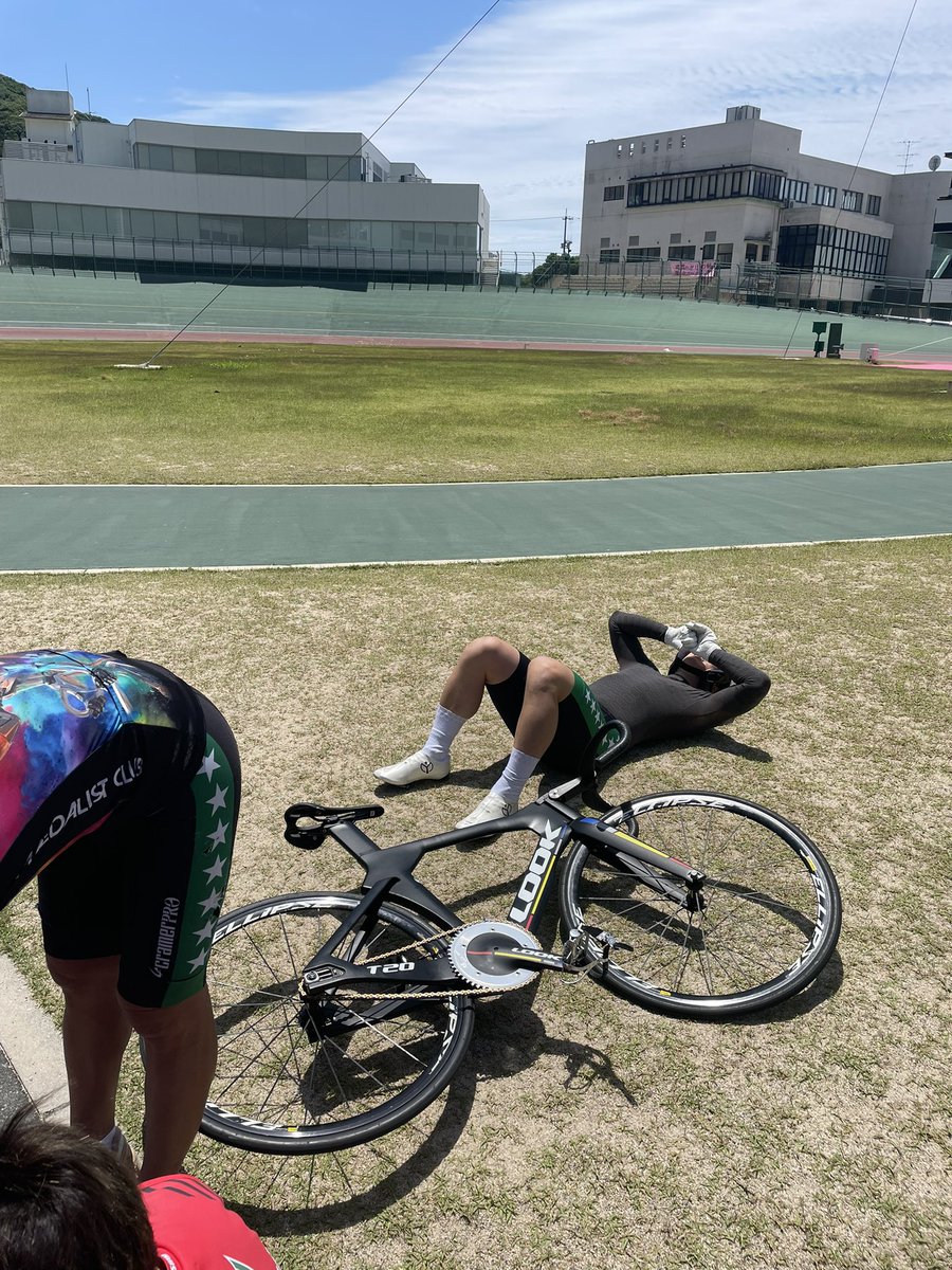 YKeirin's tweet photo. 6月1日訓練日、本日は記録会を行いました！
風が強い中、200メートルのハロンと千メートルで出し切りました🚴

#競輪　#防府　#訓練日　#記録会 https://t.co/4zNKqRHpcD