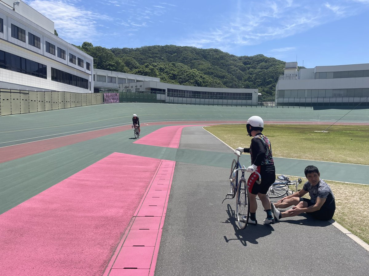 YKeirin's tweet photo. 6月1日訓練日、本日は記録会を行いました！
風が強い中、200メートルのハロンと千メートルで出し切りました🚴

#競輪　#防府　#訓練日　#記録会 https://t.co/4zNKqRHpcD