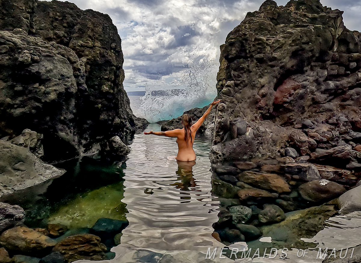 Mermaids_Maui's tweet photo. Let's get you  to Maui for your Mermaid Photoshoot. DM Inquiries #mermaid #mermaids #mermaidsarereal #mermazing #maui #hawaii
@LiddySilver_ https://t.co/wrhHtmlnkB