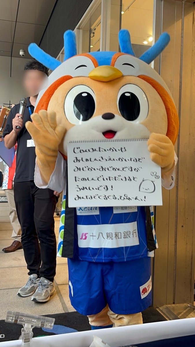 ___12vv's tweet photo. 大人気すぎて、店内から店外イベントへ🐥💕
#日本橋長崎館
#ヴィヴィくん https://t.co/7oOXZWje4K