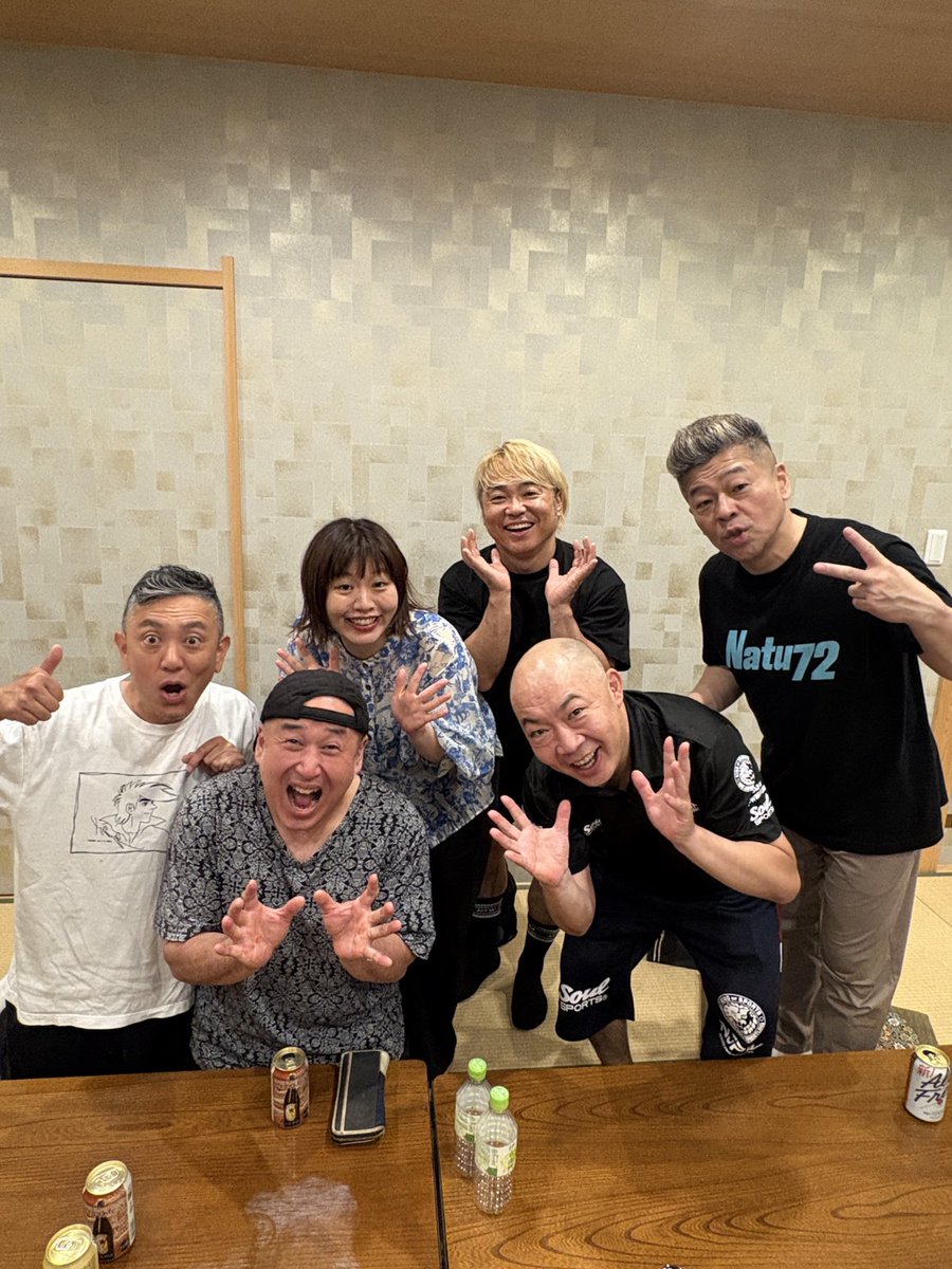 daimon439's tweet photo. 昨日は、「第1回お笑いぷるぷるライブ」ご来場、ありがとうございました🙇
写真の通り、お寺の妙善寺でやらせていただきました🎤
妙善寺の住職も写真に映ってます😄
住職が三人オーゲー💡
#お笑いぷるぷるライブ 
#妙善寺 https://t.co/pKcoNbjQ2V