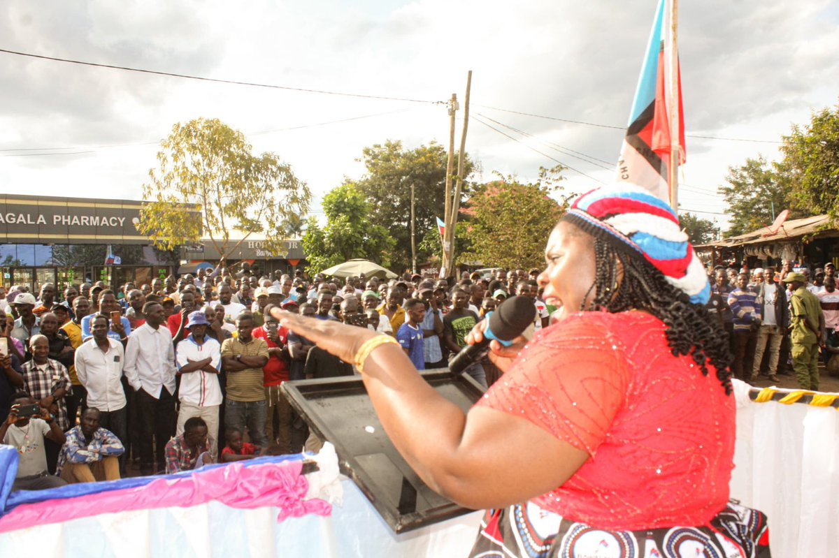 PatricOleSosopi's tweet photo. #MatukioPichaJana31_5_26
Mkutano wa Hadhara Chadema Jimbo la Mpanda Mjini, Ukiongozwa na Wanawake wa nguvu wakiwasha Moto 🔥💪🏽✌🏽Mh Rhoda Kunchela -Mwenyekiti CHADEMA Mkoa wa Katavi na Mh Aida Khenani -Mwenyekiti Bawacha Mkoa wa Rukwa
Lakini Walikuwepo Viongozi Mbalimbali Wa Chama na Mabaraza, Kutoka Mbeya Mh David John Mwambigija aka Mzee wa Upako pia alihutubia maelfu ya wakazi wa Mji wa Mpanda.
#FreeTunduLissu #KatibaMpya