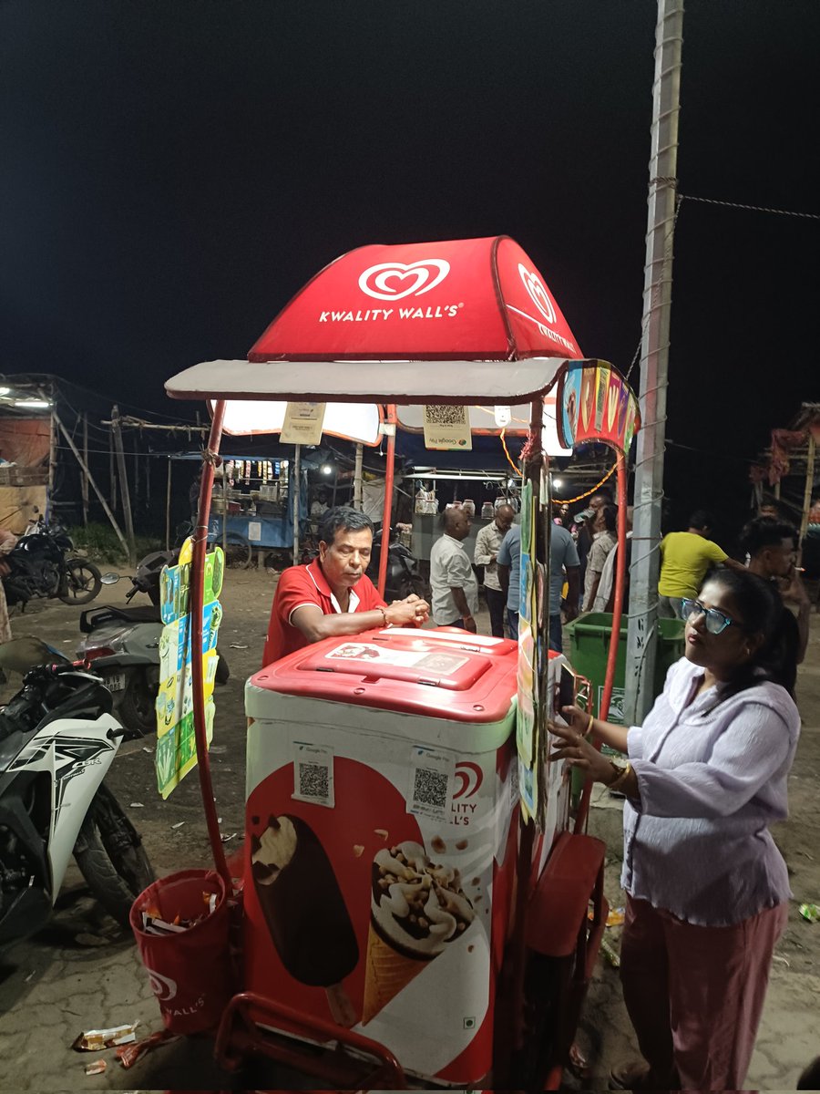 cha4637's tweet photo. In Maheshtala Batanagar Riverside Icecream seller to cigarette seller each and every one sale their product above MRP.

I don't have any idea who will take care of this.

Please look into it.

@BJP4Bengal @WBPolice @SuvenduWB @SamikBJP https://t.co/0vfBUf2JR6