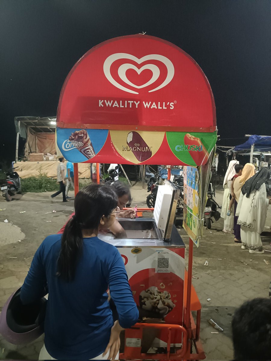 cha4637's tweet photo. In Maheshtala Batanagar Riverside Icecream seller to cigarette seller each and every one sale their product above MRP.

I don't have any idea who will take care of this.

Please look into it.

@BJP4Bengal @WBPolice @SuvenduWB @SamikBJP https://t.co/0vfBUf2JR6
