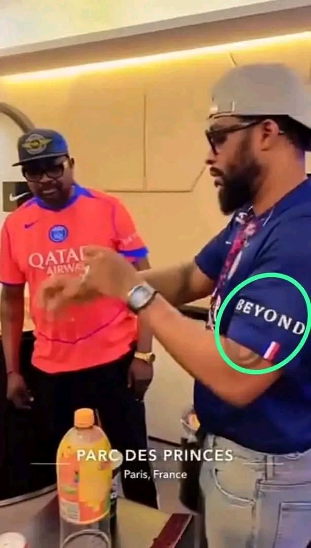 JulesMNational's tweet photo. Fally aurait demandé que la mention « Visit Rwanda » soit retirée des maillots du PSG que lui et son équipe portaient, en rappelant que le club parisien arbore désormais « Beyond » et non plus ce précédent sponsor : le Congo avant tout, symbole de ses racines. @fallyipupa01 https://t.co/uvDjTFcFRN