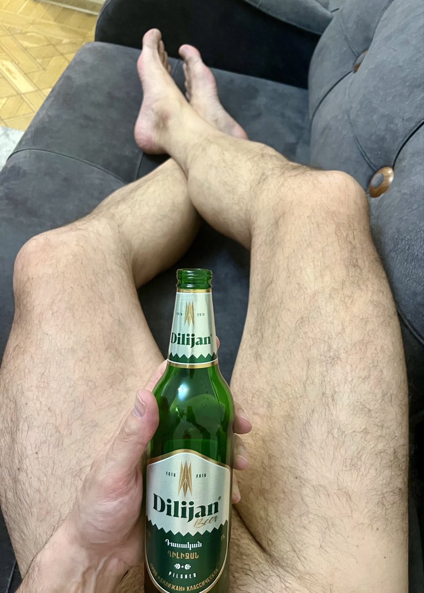 H0UNDSLUT's tweet photo. ㅤ
ㅤ
ㅤ work’s   done,    having   a   cold   one   while   i   kick   back.
ㅤ
ㅤ https://t.co/AFPTrNvVQg