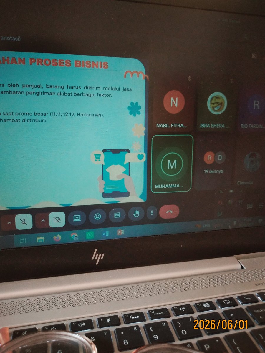 chi3iro's tweet photo. haiieee!!awali hari ini dengan zoom presentasi guys. jangan pd telat makan yaa<3 https://t.co/3NYyFgj6fS