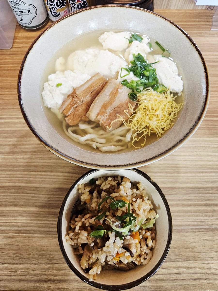 maimai8892's tweet photo. おきなわすばやぁに行きました
志林川豆腐そば🍜たべました
店内は一蘭みたいなしきりのある
テーブル席でしたよ https://t.co/lMr6a7eizS