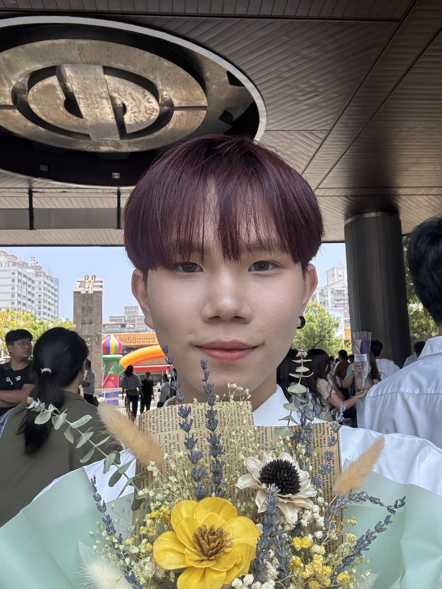 linnnnnnnncyyyy's tweet photo. 畢業快樂，呱呱博士❤️ https://t.co/E7Ysiqnomh