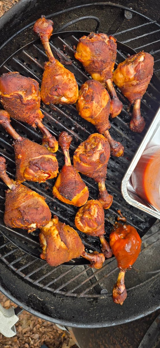 iaintthatdeep's tweet photo. @DelRowden 3 part franks, 1 part sweet baby rays injected and rubbed, lollipopped legs. https://t.co/xKsMJfqucS