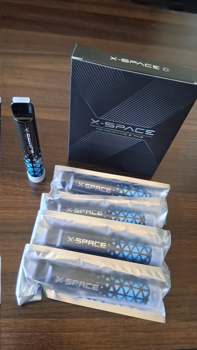 saku2uki's tweet photo. 電子タバコ買ってみたのだ😃🚬
5本で2500円くらいなのだ！
1本が約10日持つらしいから様子見なのだ！
#電子タバコ
#シーシャ https://t.co/8cjmKQX5dq