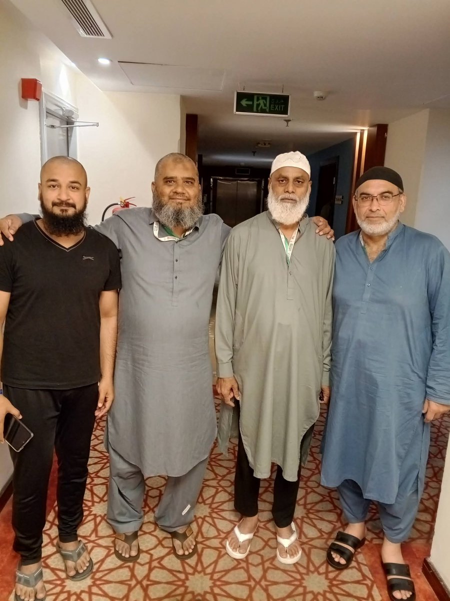 drowaiszmu's tweet photo. My Hotel Room Mates @ Maddina. Lt to Rt: Hafiz Ahsan Awan, Dr.Owais, Zubair Sahib and Khawaja Arif Sami. https://t.co/1zCtCOuXH4
