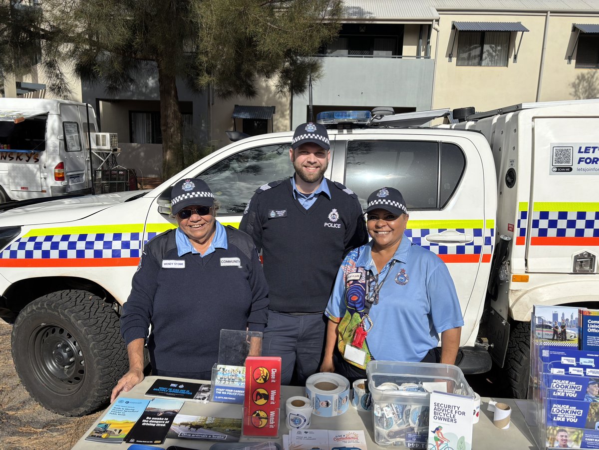 MidwestPolice's tweet photo. Sgt Ryan Ritchie and Community Liaison Officers Wendy Stobie and Natalie Clark are sharing crime prevention, road safety, bicycle security and recruitment information — plus stickers for the kiddos.

Come down and say hello. Happy WA Day, Geraldton. https://t.co/pAKyJRGU5f