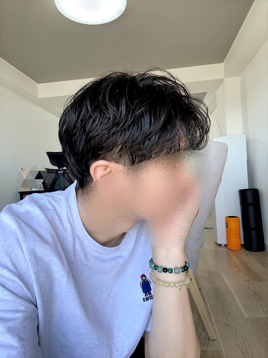 gengenhalhal's tweet photo. いつも髪型はワックスでキッチリ感を出してるけど、今日はヘアオイルでナチュラルにしてみた！

似合ってるかなー？感想教えて欲しいです😚 https://t.co/wYzygR559S