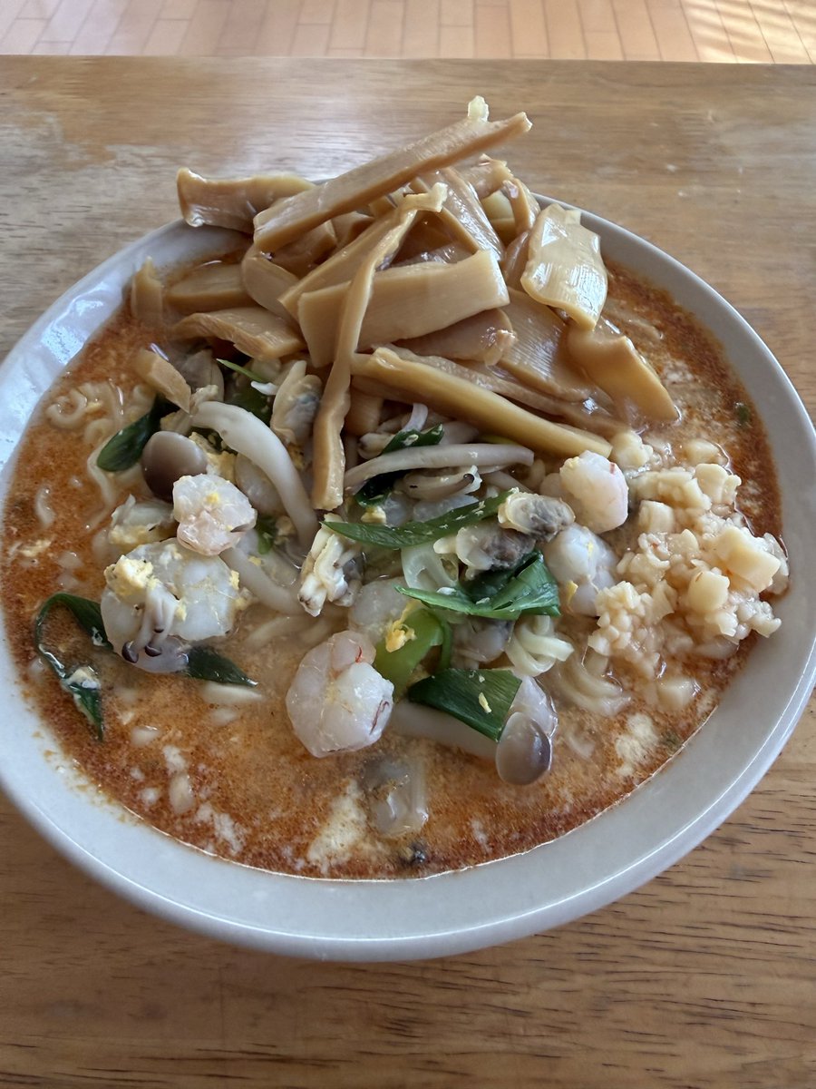 namusom's tweet photo. 近所の商店街で賞味期限間近(2026年6月末)が3袋セットが180円で売られていたので2種類の味を迷わず購入。良い買い物ができました。
早速、今日の昼食、美味しいですね♪ https://t.co/LhBIXgp7Rv