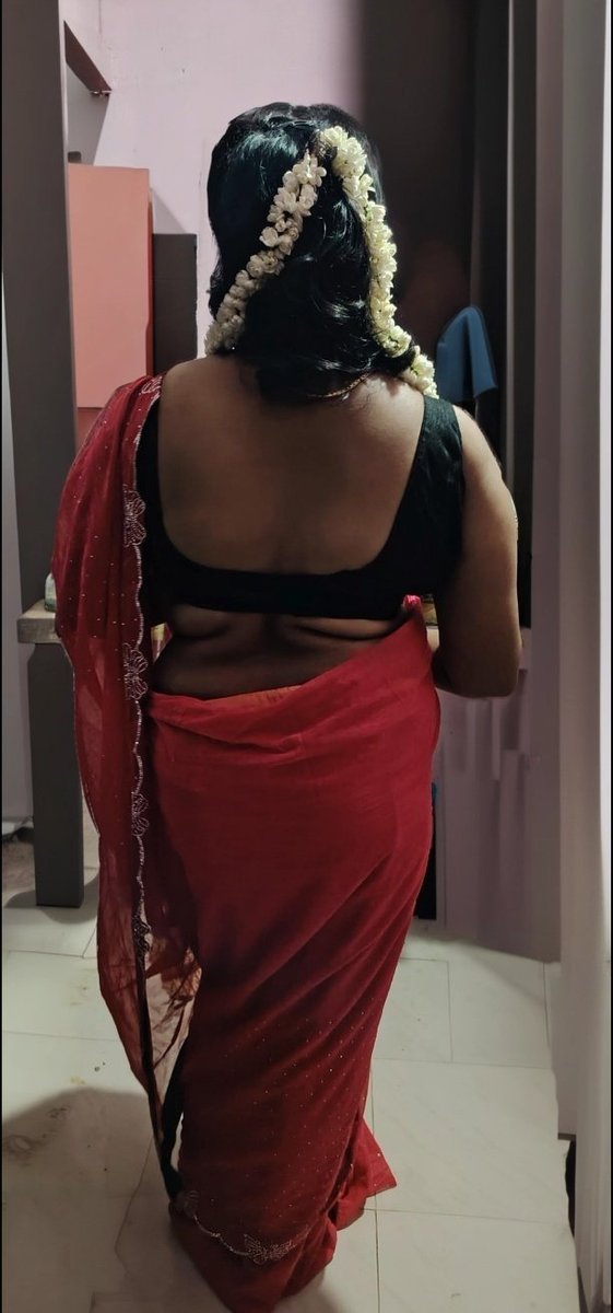 revathiurs80's tweet photo. Follower wife enna ma irruka munda malli poo ellam vachi epdi mood ethara retweet for more hot pics 👄👄👄 https://t.co/pBjyYJ4vKc