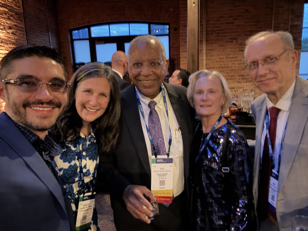 DrArturoAI's tweet photo. Congratulations to Dr. Eric Small @ASCOPres for a fantastic #ASCO26 meeting, and hosting a great @ASCO President’s Reception 👏 https://t.co/LlZDhQXII1