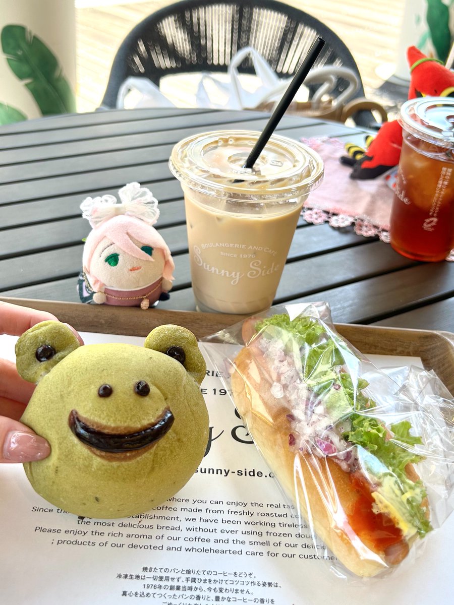 samonjiomochi's tweet photo. 病院の待ち時間長かったなのねん(*´-`)
帰りにパン屋さんでランチなのねん✨
🐸けろりんパンなのねん。 https://t.co/wl8RoGWeQo