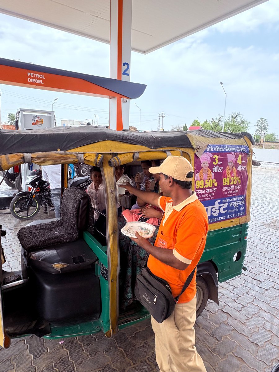 IOCL_Rajasthan's tweet photo. *This summer, we’re not just fueling vehicles, we’re fueling relief* 🙏  
Bhagwati Indian Oil &amp; Burdak Petroleum ROs are serving chilled sharbat &amp; sweet lime water to all visitors.  

Your journey matters to us.  

#IndianOil #GrahakSeva #BeatTheHeat https://t.co/ohex0rvAsO