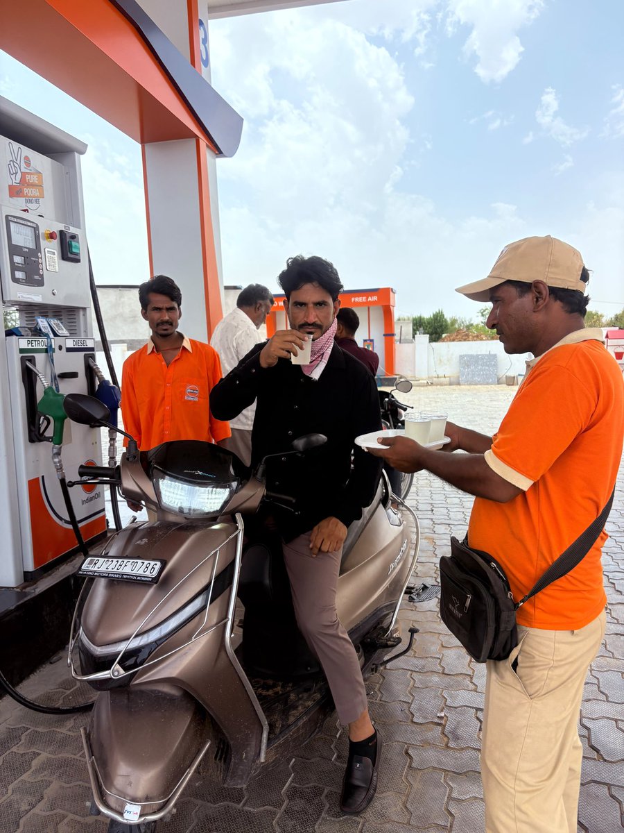 IOCL_Rajasthan's tweet photo. *This summer, we’re not just fueling vehicles, we’re fueling relief* 🙏  
Bhagwati Indian Oil &amp; Burdak Petroleum ROs are serving chilled sharbat &amp; sweet lime water to all visitors.  

Your journey matters to us.  

#IndianOil #GrahakSeva #BeatTheHeat https://t.co/ohex0rvAsO