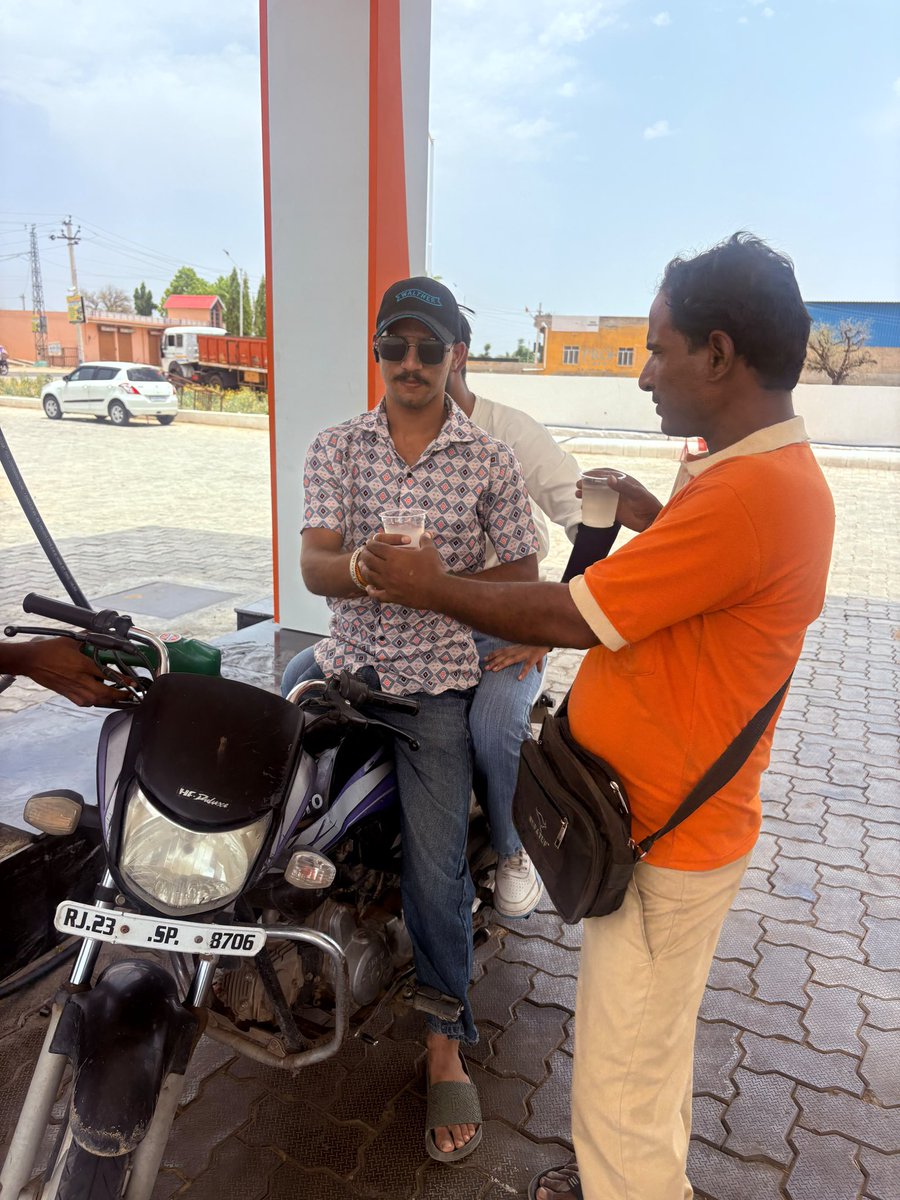 IOCL_Rajasthan's tweet photo. *This summer, we’re not just fueling vehicles, we’re fueling relief* 🙏  
Bhagwati Indian Oil &amp; Burdak Petroleum ROs are serving chilled sharbat &amp; sweet lime water to all visitors.  

Your journey matters to us.  

#IndianOil #GrahakSeva #BeatTheHeat https://t.co/ohex0rvAsO