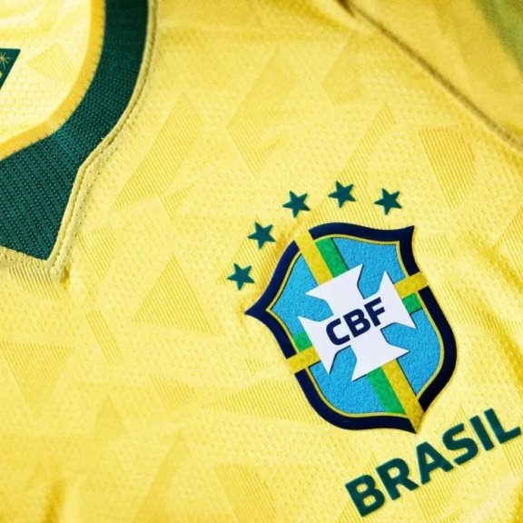 luanapjerico's tweet photo. 📚: https://t.co/cEXkNI2MxC
Ser o Capitão e Camisa 10 da Seleção Brasileira não é fácil, especialmente quando você é negro e gay. Entre a pressão pelo hexa e os ataques da mídia, Nicolas se apaixona justamente por quem deveria ser seu rival: um jogador da Seleção Italiana. https://t.co/kL5e0IEiQd