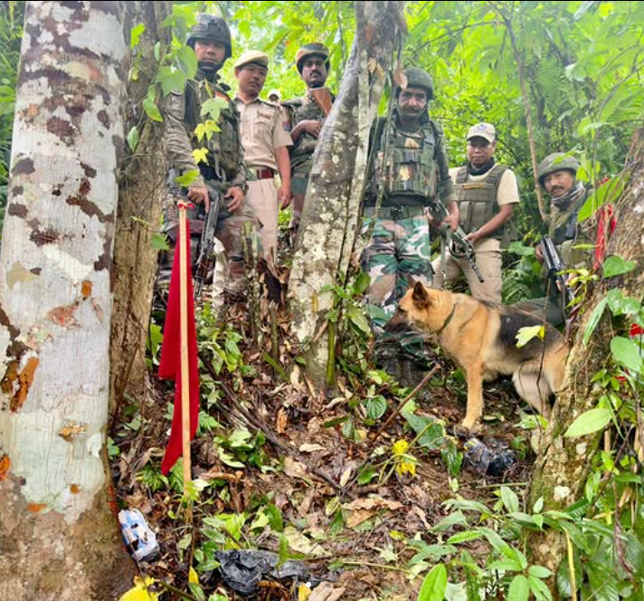 OinamNandita's tweet photo. 🚨 ASSAM RIFLES ALERT – #JIRIBAM, #MANIPUR
#AssamRifles recovered 3 IEDs (~4.5 kg) after timely intelligence-based action, preventing potential loss of life & property.
Unwavering commitment to #PeaceAndSecurity.
#WeaponsRecovery #ArmsSeizure #CounterInsurgency #NationFirst https://t.co/eaKGutdc4C