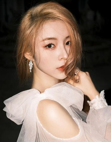 EKFEED98's tweet photo. Apparently Elkie left her agency: KEYMAXII. 

★ #庄锭欣 #莊錠欣 #ELKIE #엘키 #EK https://t.co/h7WVk3IvWS