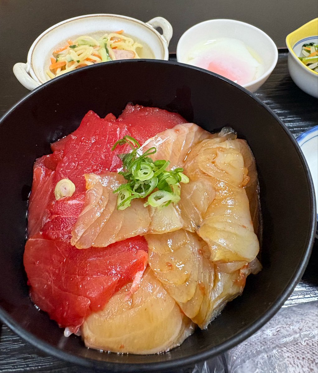 meme358358's tweet photo. 今日のランチはマグロとスズキの漬丼✨✨
美味しかった〜(*´༥`*)♪ https://t.co/kUCAJtbAmu