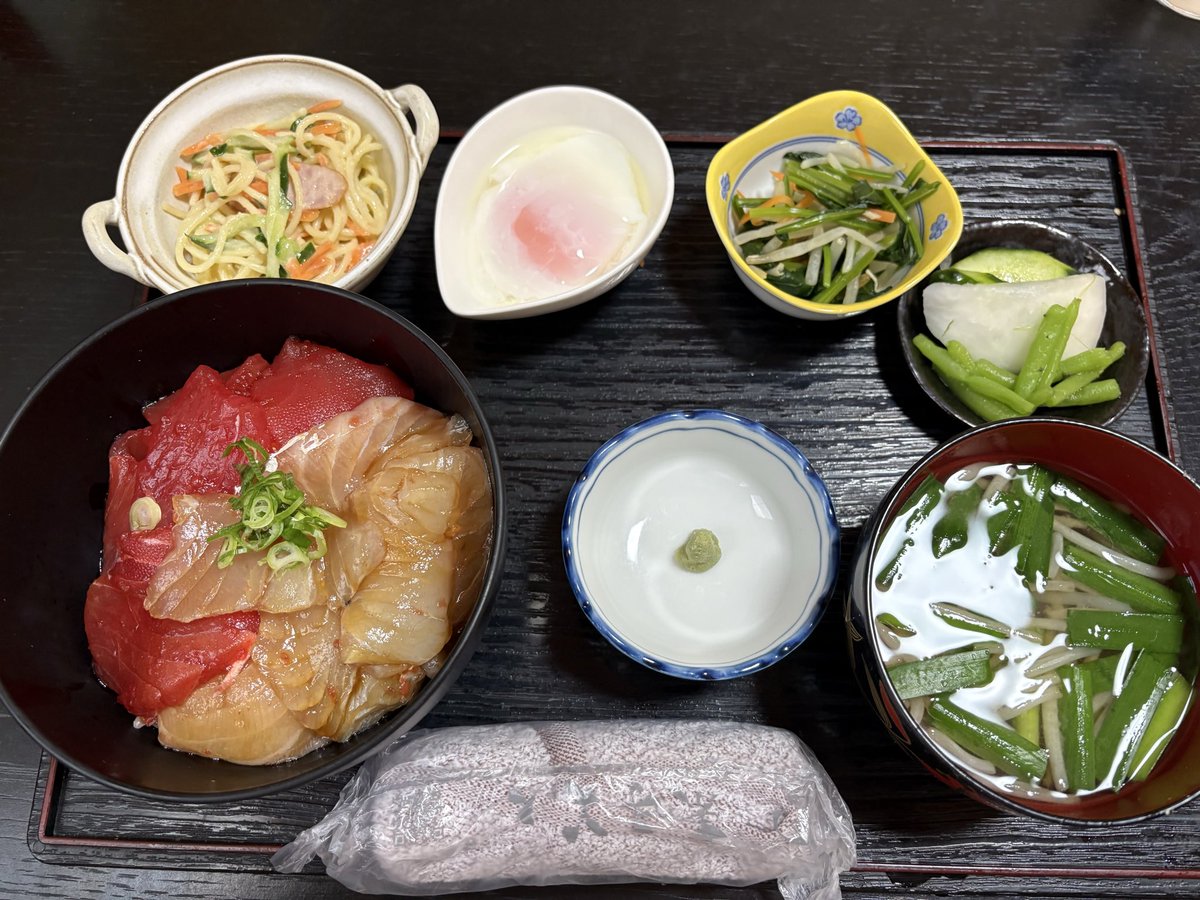 meme358358's tweet photo. 今日のランチはマグロとスズキの漬丼✨✨
美味しかった〜(*´༥`*)♪ https://t.co/kUCAJtbAmu