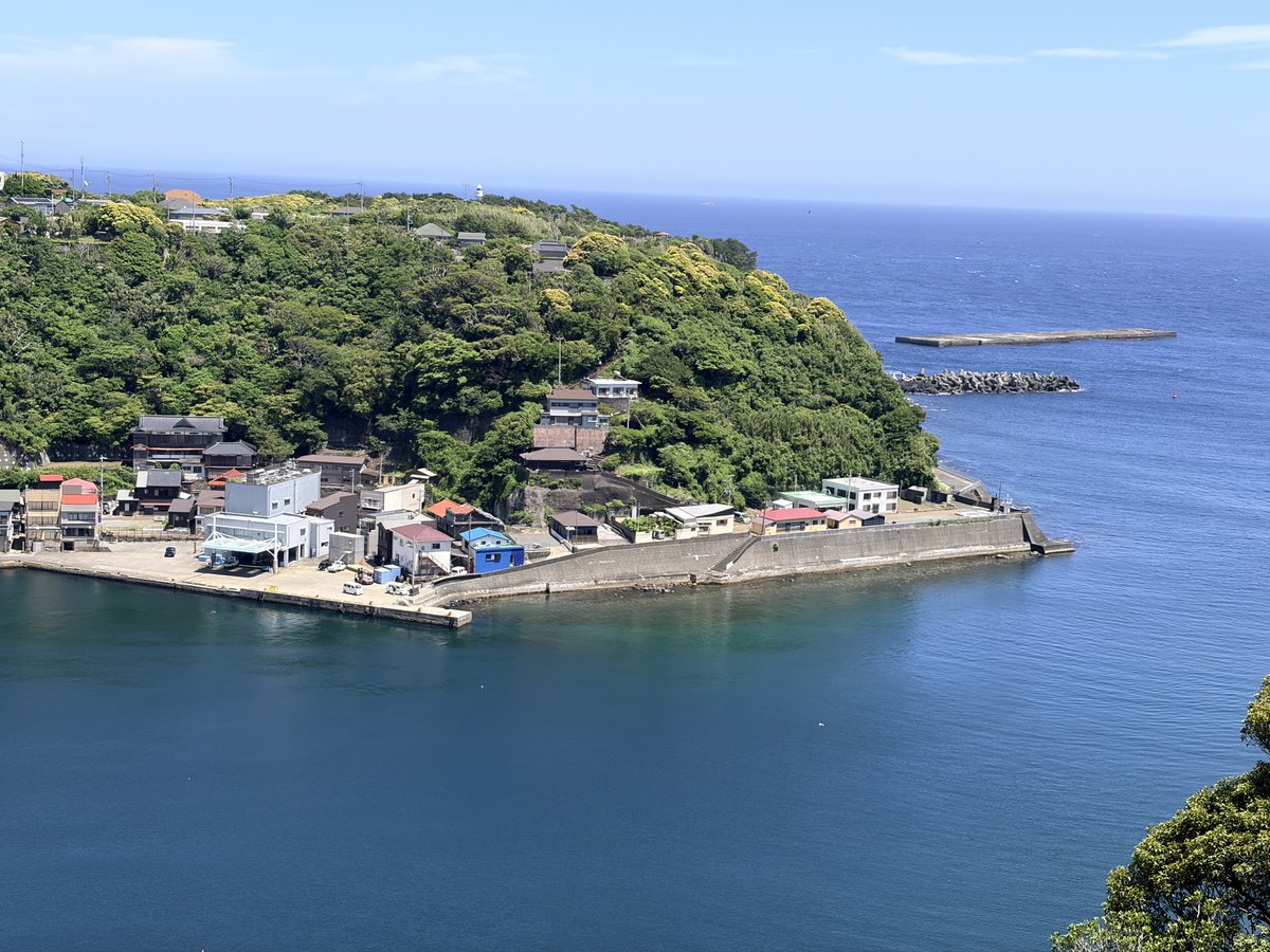 2knd0's tweet photo. 5/29(金) は朝から雲ひとつない、本当に気持ちのいい晴天！爽やかな島風が吹き抜ける、絶好の観光日和となりました☀️本日のゲストは、都内からお越しいただいた女性のお客様です👏今回は「車でゆったり島を巡りたい」ということで、リクエストに合わせた島内観光カスタムツアーへご案内しました！ https://t.co/cZHZPfR5Q6