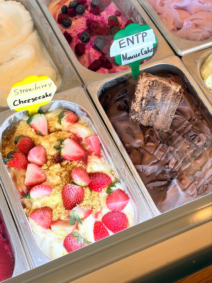Bluemocca165's tweet photo. 🍞 French Toast &amp; Chocolate mousse 🍫

เริ่มต้นเดือนมิถุนายนด้วยไอศกรีมรสชาติใหม่ครับ รอบนี้แทบจะมีทุกแนวเลย ทั้งผลไม้ ช็อกโกแลต กาแฟ หวาน เปรี้ยวและเค็ม? ลองมาชิมกันได้นะค้าบ 🙌🏻☀️

เจ้าเดิมคับ #Priscillaicecream 🍨 https://t.co/JEDXptDIpY