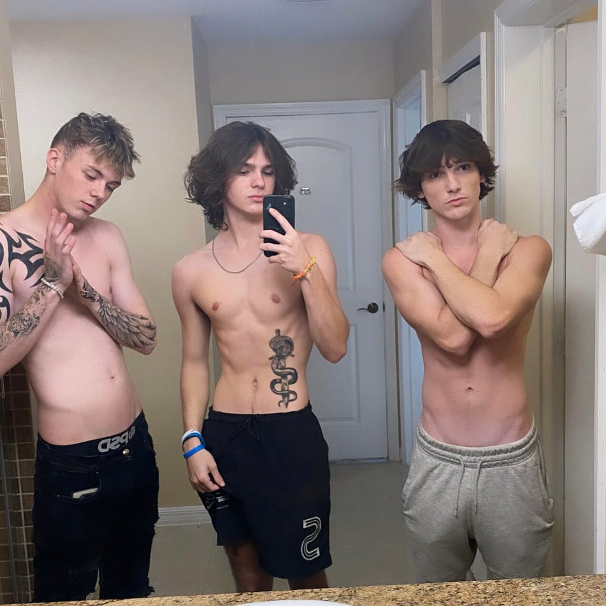 jeradcarrierbts's tweet photo. Retweet for free 🍆 pic https://t.co/Yh8YxMm6ZF