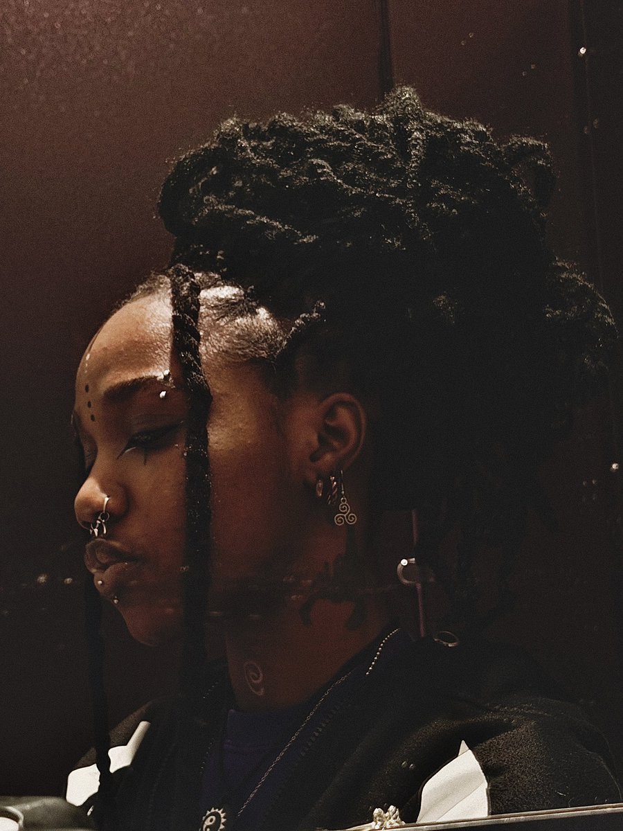 oasisofmuze's tweet photo. 🦂 https://t.co/2luOhBb8dZ