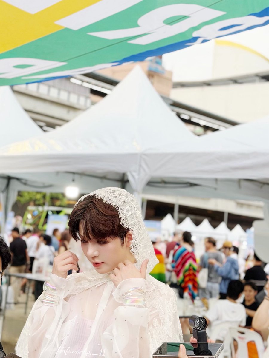 forfunonlyy_11's tweet photo. Glowing like an angel, walks like a goddess🤍 

#BangkokPride2026
#cooheart https://t.co/P3KX6Xb5UO