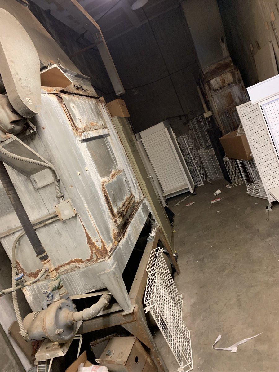 b0neboss's tweet photo. Shame I didn’t take more photos back then, but it was unsettling, even during store hours https://t.co/lQSJeOYJBP