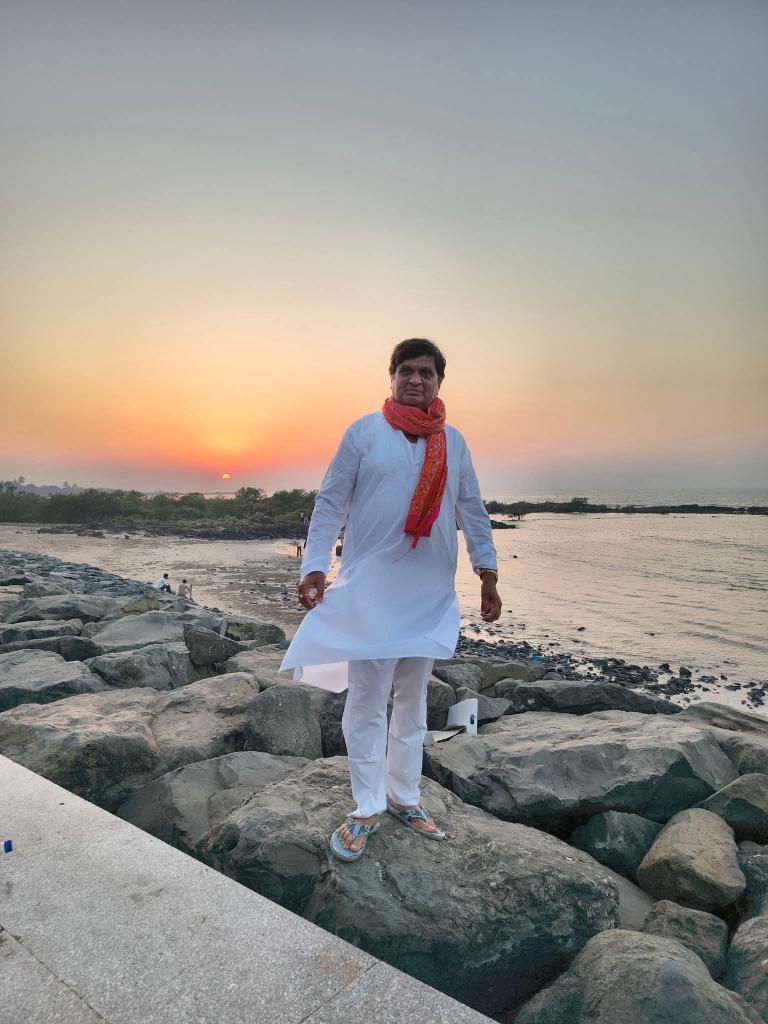 mukteshwar2002's tweet photo. हमारा यह सौभाग्य है और कदाचित सबसे बड़ी उपलब्धि है की  मुझे जानने वाले सभी लोगों ने हमसे कभी न कभी प्रतिस्पर्धा की,अधिकांश ने स्वस्थ केवल कुछ नाममात्र के लोगों ने नकारात्मक।उम्र के सातवें दशक को पार करते हुए भी जब यह क्रम जारी है तो अपने पर अहंकार रहित गरूर होता है।
जय इंसानियत https://t.co/ZfRwVEjFwF