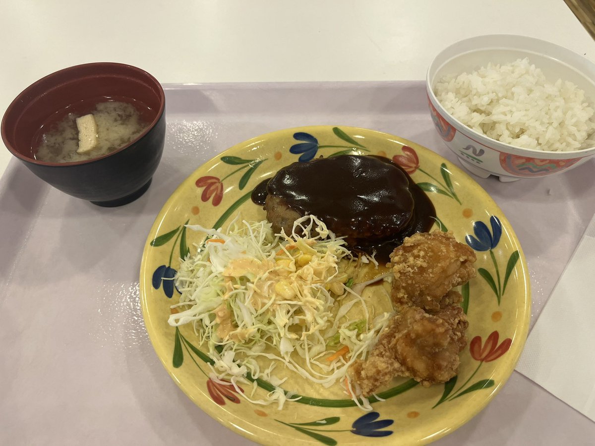 zakiiiR's tweet photo. 久々に母校に来てみたけど、こちら側はなにも変わってなくて懐かしい気持ちになった！
学食はさすがに値段あがってるね笑 https://t.co/IGfx1BzW1k