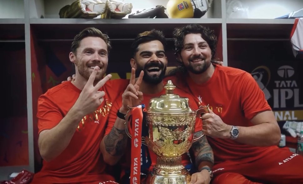 mairohansingh's tweet photo. VIRAT KOHLI, PHIL SALT &amp; TIM DAVID WITH IPL TROPHY. ♥️

- A beautiful picture! https://t.co/CKpJPseFDG