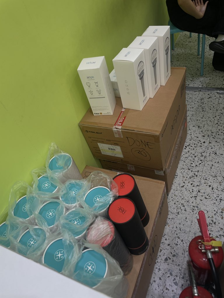 2236lee's tweet photo. aku mau antri lagi, ada yang mau? shinee aespa tvxq masih avail ni
open jastip kpopmerch lightstick

fee 30k
slot ✅✅✅
payment after secured

ls kpop merch karina giselle winter ningning yunho changmin key minho https://t.co/k201644D8s
