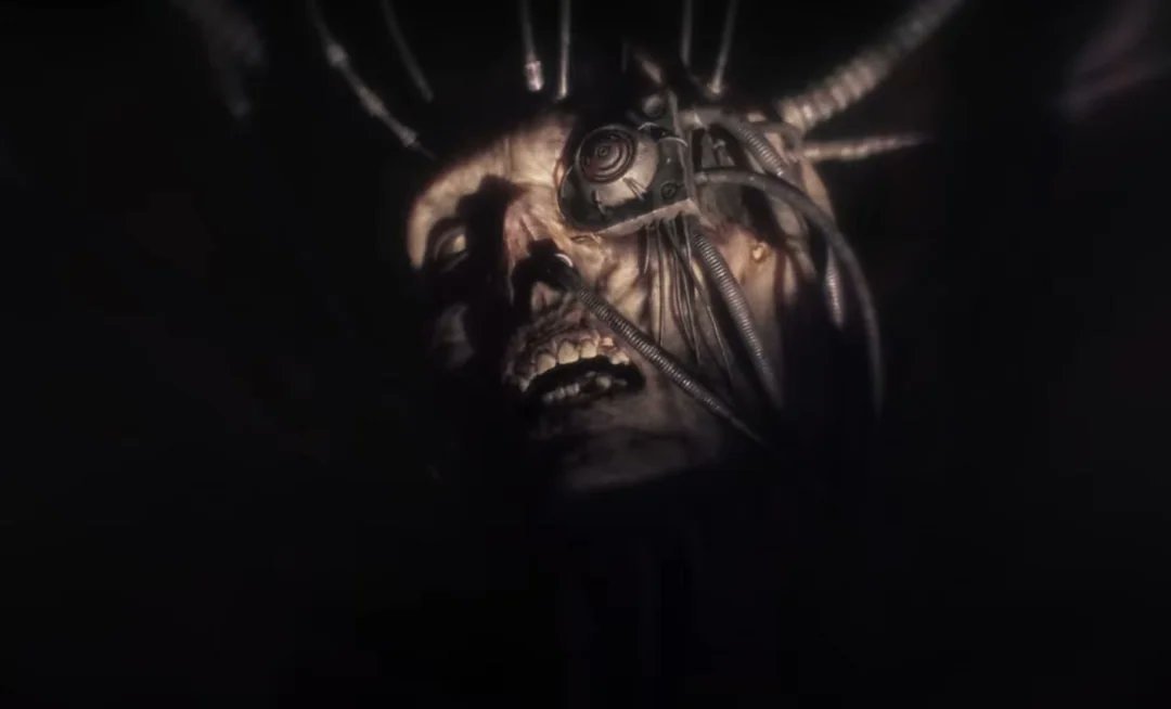 LeighRavenwind's tweet photo. Heretics are laughing about how bad Big E looks. But I think you're all missing a huge (tiny) detail. He has skin again.  He's always been just a skeleton. The Emperor has skin again and his eye moved...  This is a massive thing to lore in just 1-2 seconds. https://t.co/zB4YhrhI1x
