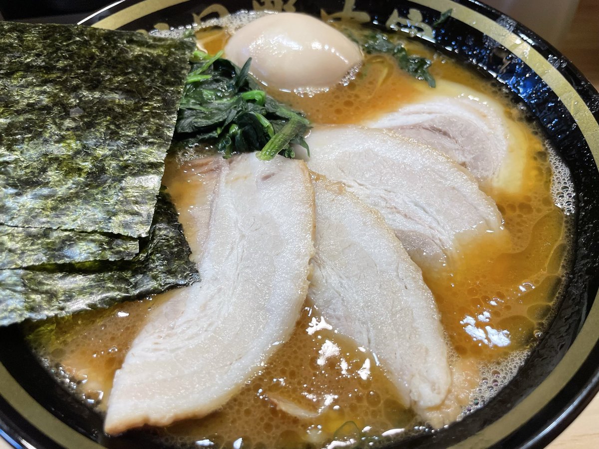 g_hatachan's tweet photo. 立川に最近できた野中屋！

ラーメンもうまいし、ご飯おかわりにさらにあの昔よくあったふりかけもふり放題はたまらんなぁ！！

だいぶおすすめ🍜

いまからろーいなちゃんとゲーム配信🎮 https://t.co/6MENkF2a3V